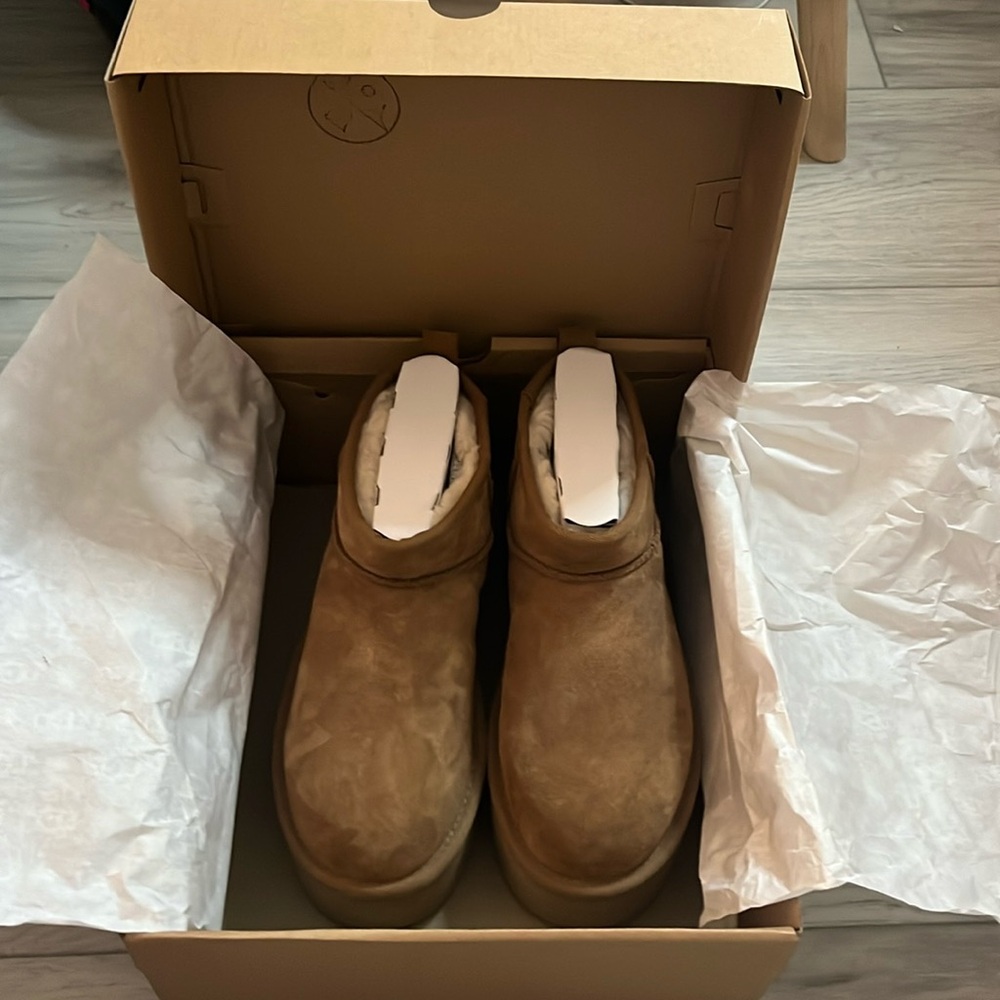 Tried on a few times, not worn outside size 8 in women’s